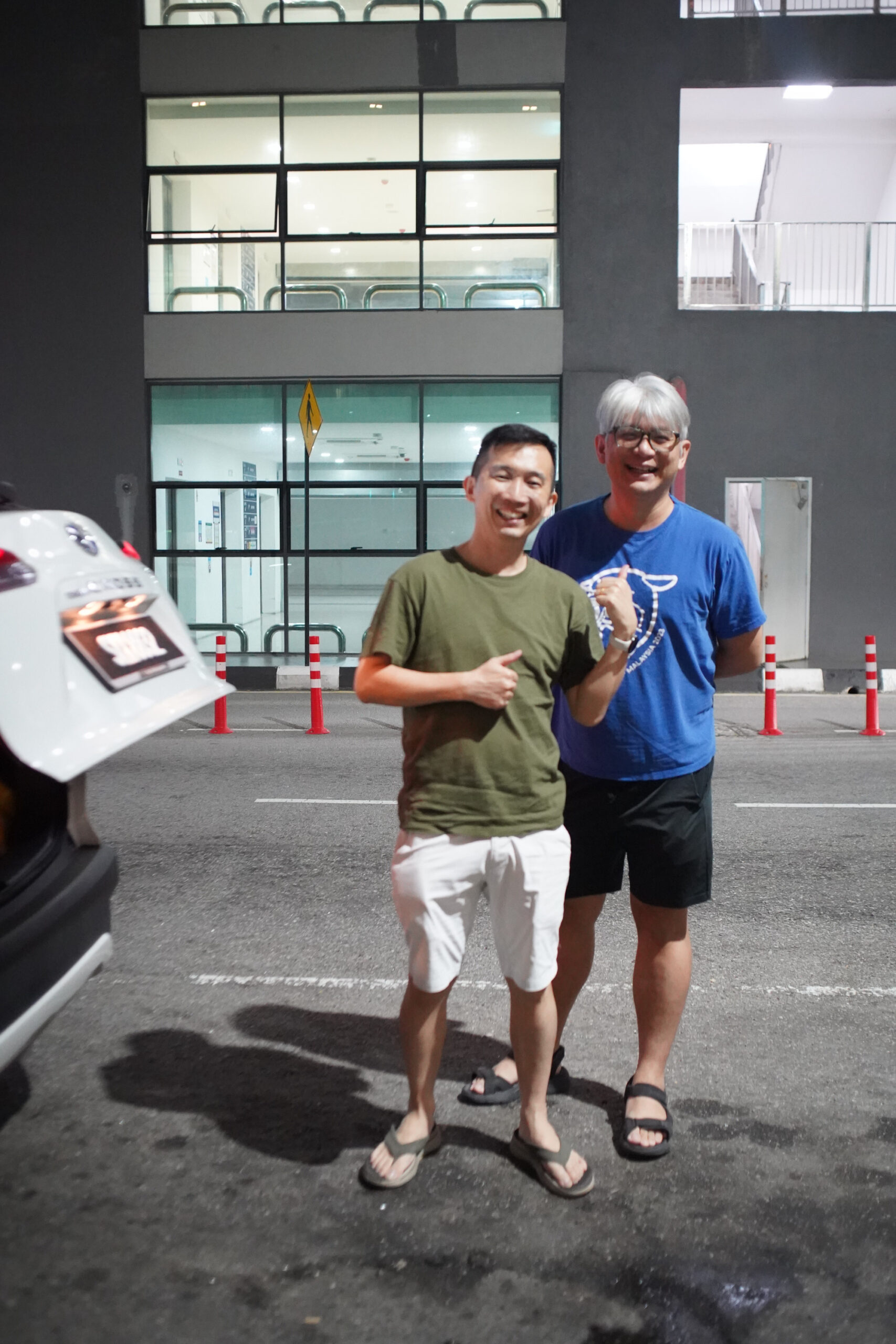 ペナン到着時に出迎えてくれたAndyとJulianとの記念写真