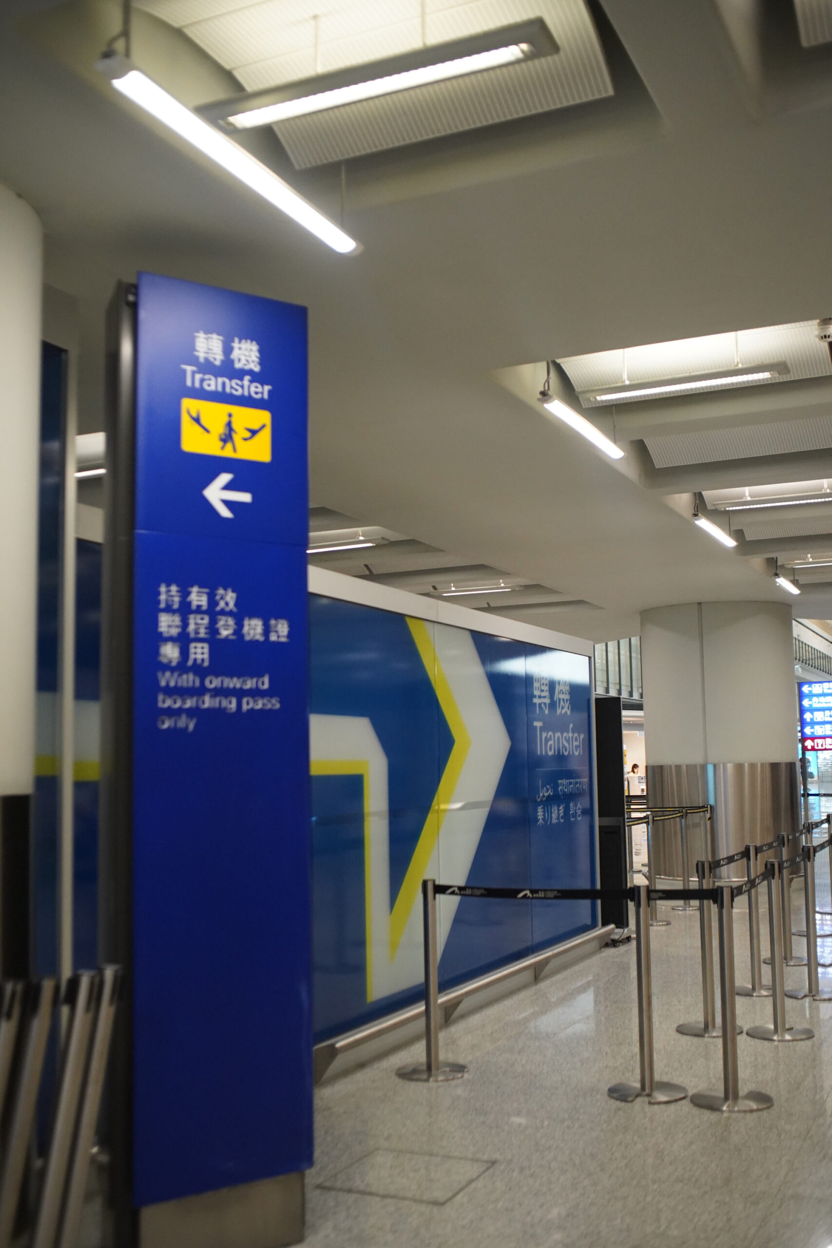 香港国際空港での乗り継ぎの様子